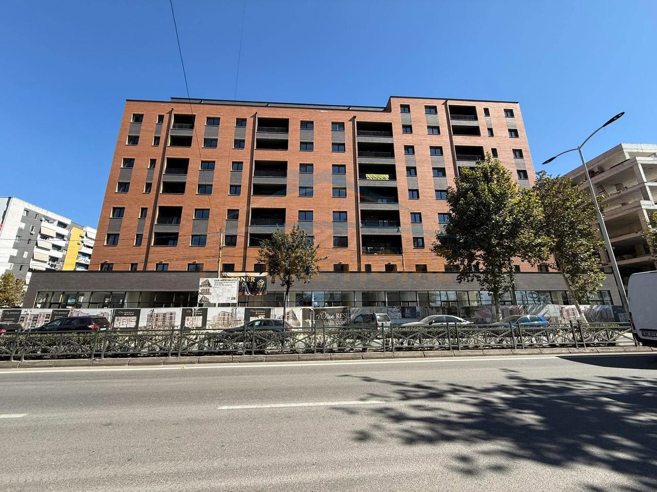 Shitet, Apartament 2+1+2, Kamëz, Tek Ulliri