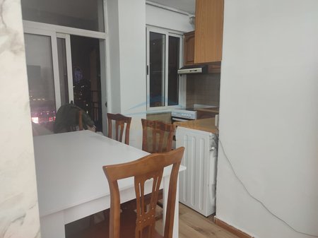 Qera, Apartament 1+1, Komuna e Parisit, Tiranë