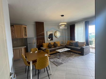 Shitet, Apartament 1+1, Rruga 5 Maji, Tirane.