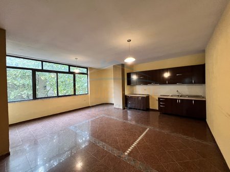 Qera, Apartament 2+1 për zyra, Ali Demi, Tiranë.