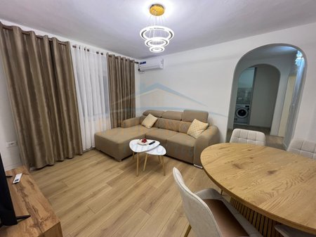 Qera, Apartament 3+1, Rruga Fortuzi, Tiranë.