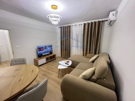 Qera, Apartament 3+1, Rruga Fortuzi, Tiranë.