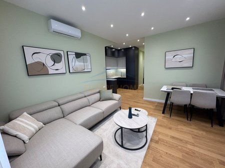 Shitet, Apartament 2+1, Myslym Shyri, Tiranë.