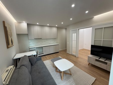 Shitet, Apartament 1+1, Komuna e Parisit, Tirane