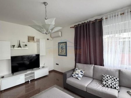 Qira,Apartament1+1+Verandë,Rruga Pjetër Bogdani,Blloku,Tiranë.