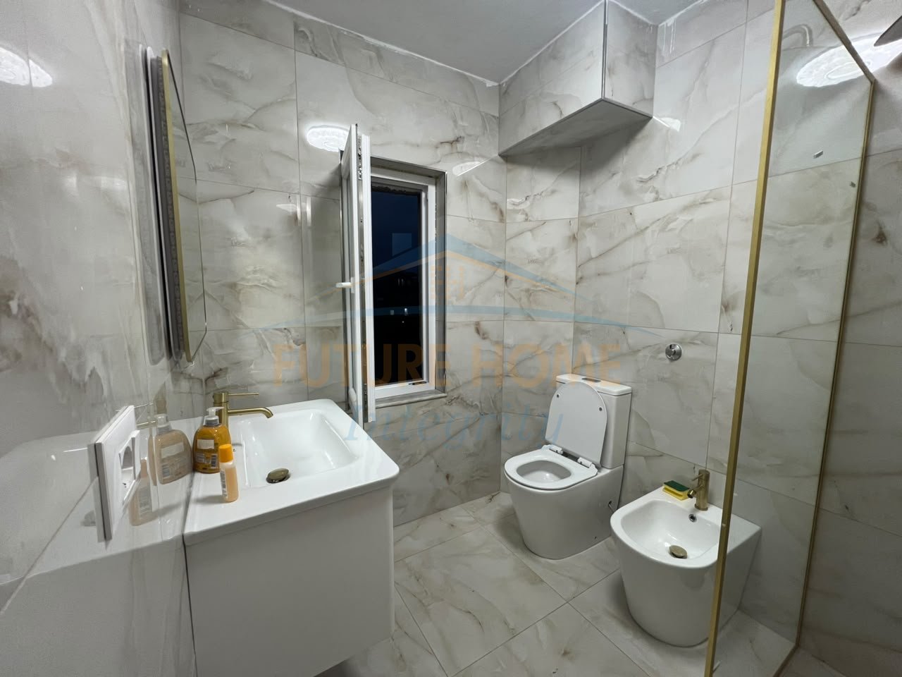 Qera, Apartament 3+1, Rruga Fortuzi, Tiranë.