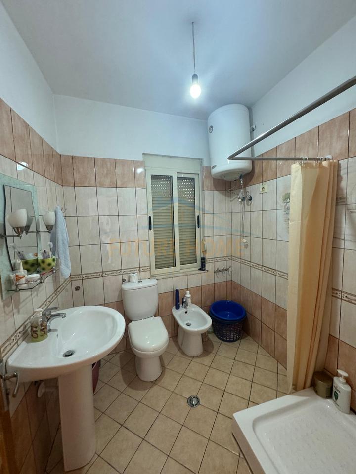 Shitet , Apartament 2+1, Rruga Shefqet Kuka , Fresk , Tiranë