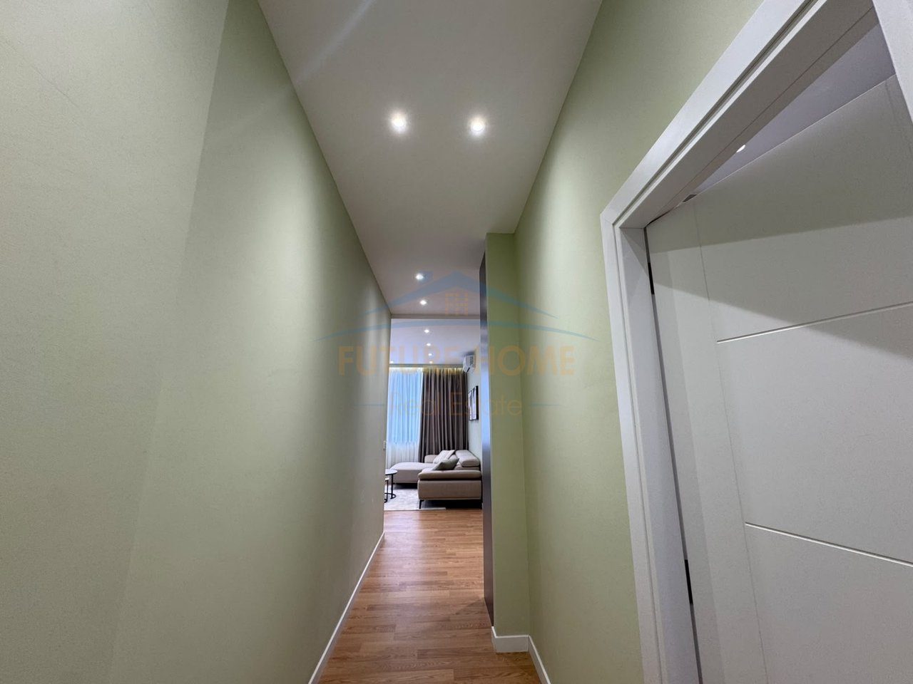 Shitet, Apartament 2+1, Myslym Shyri, Tiranë.