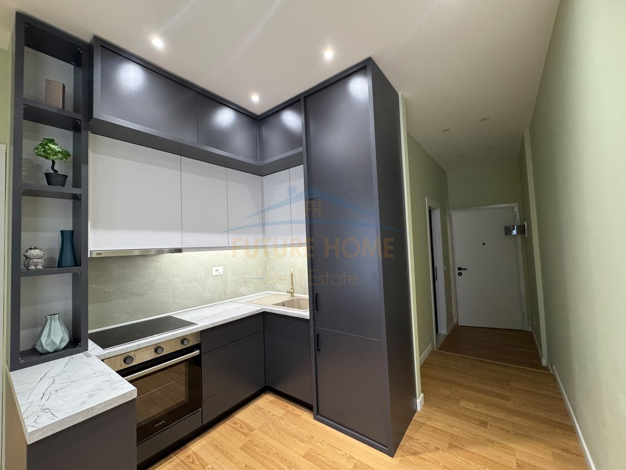 Shitet, Apartament 2+1, Myslym Shyri, Tiranë.