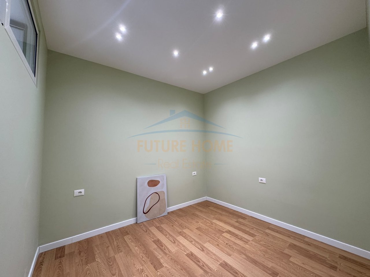 Shitet, Apartament 2+1, Myslym Shyri, Tiranë.