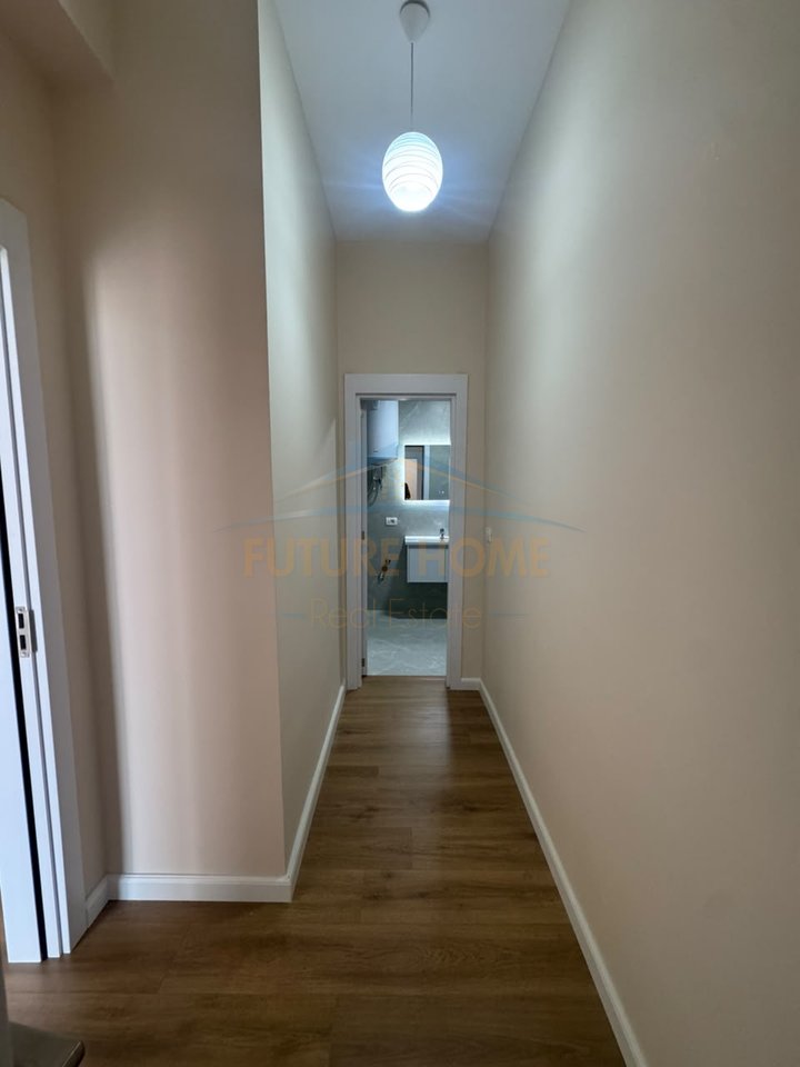 Shitet, Apartament 1+1, Rruga e Kavajes, Tirane.
