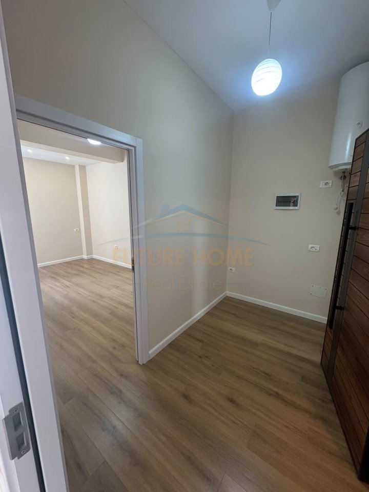 Shitet, Apartament 1+1, Rruga e Kavajes, Tirane.