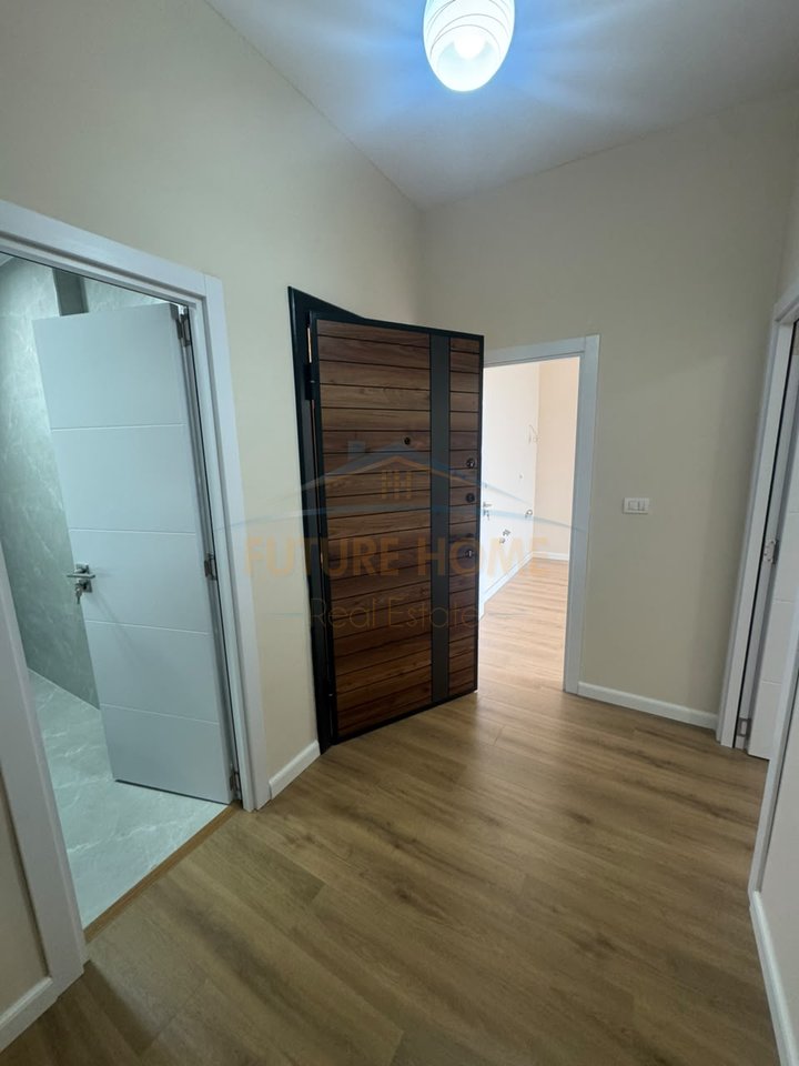 Shitet, Apartament 1+1, Rruga e Kavajes, Tirane.