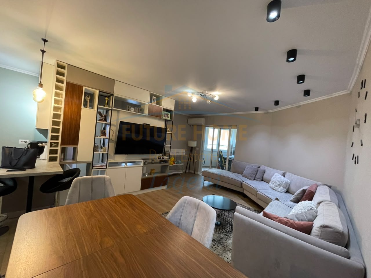 Qera, Apartament 2+1 Komuna E Parisit , Tiranë.