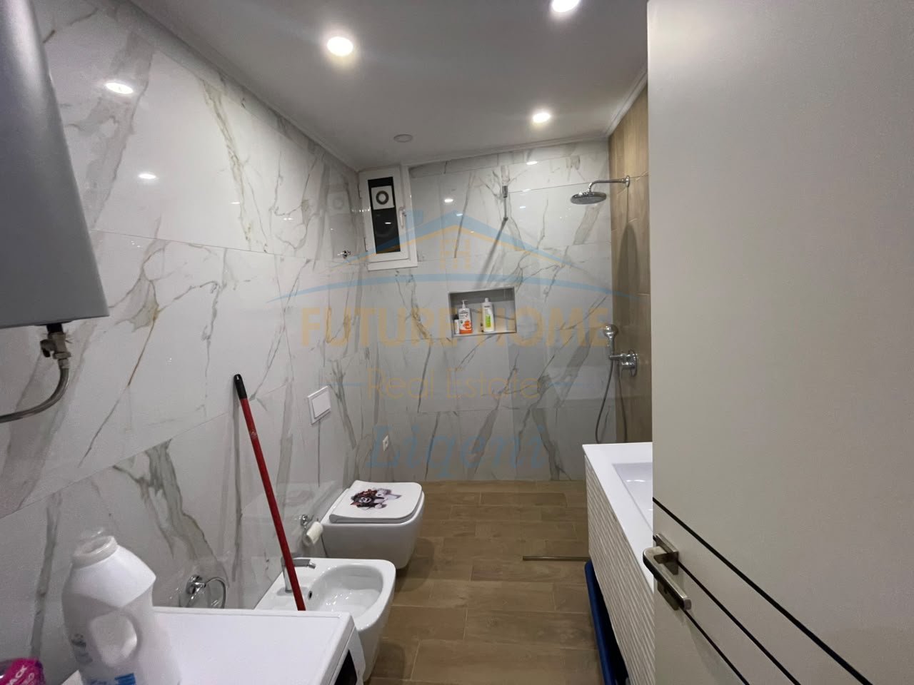 Qera, Apartament 2+1 Komuna E Parisit , Tiranë.