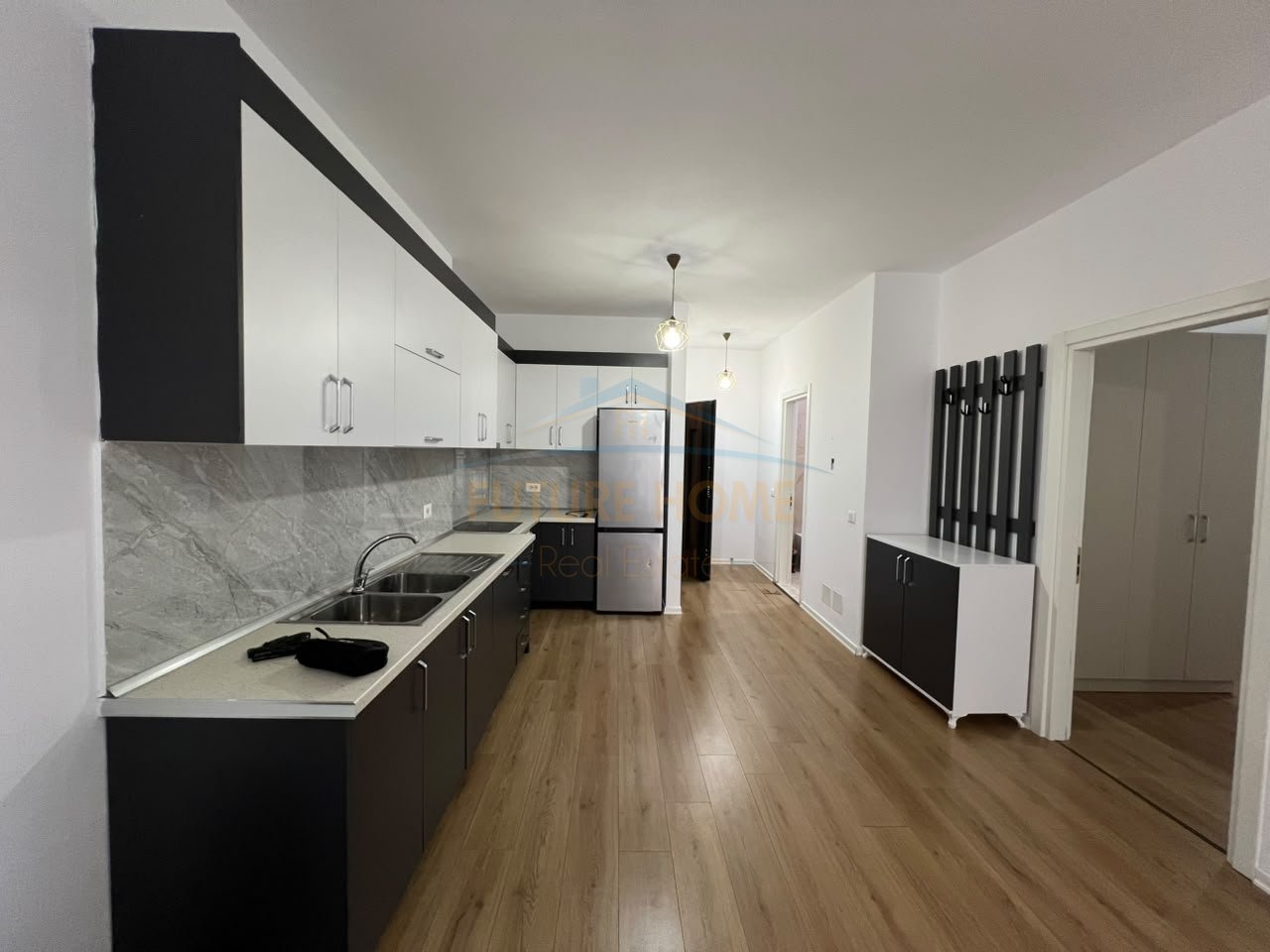 Shitet, Apartament 2+1+Post Parkimi, Grand Gallery, Yzberisht, Tirane.