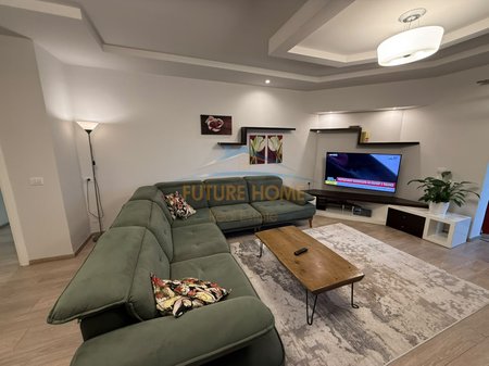Shitet Apartamet 2+1, Komuna e Parisit , Tiranë