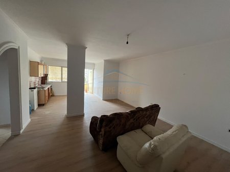 Shitet, Apartament 2+1+2,Selite, Tirane.