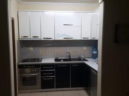 Shitet Apartament 1+1 dhe Ambient Biznesi, Shkolla e Bashkuar.