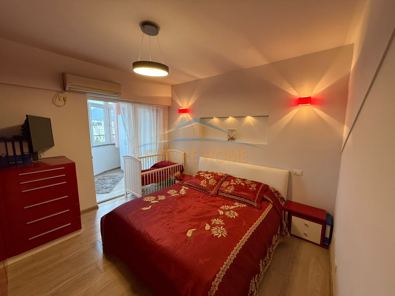 Vendesi in vendita 2+1, Comune di Parigi, Tirana