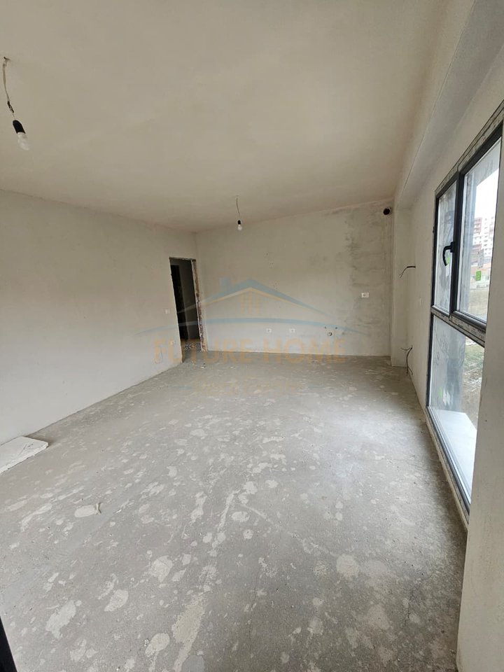 Shitet, Apartament 2+1+2, Kompleksi Bengasi , Porcelan, Tiranë