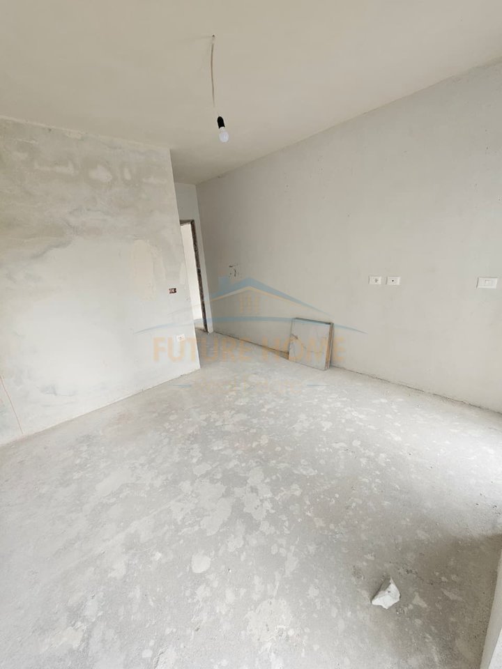 Shitet, Apartament 2+1+2, Kompleksi Bengasi , Porcelan, Tiranë