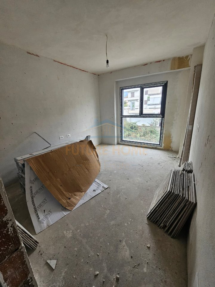 Shitet, Apartament 2+1+2, Kompleksi Bengasi , Porcelan, Tiranë