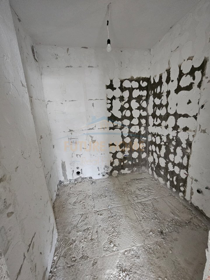 Shitet, Apartament 2+1+2, Kompleksi Bengasi , Porcelan, Tiranë