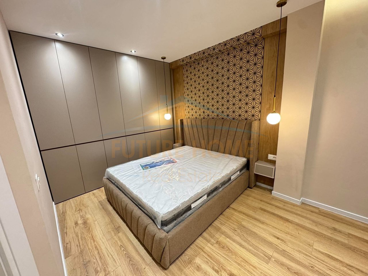 Shitet, Apartament 1+1, Bulevardi Migjeni, Yzberisht