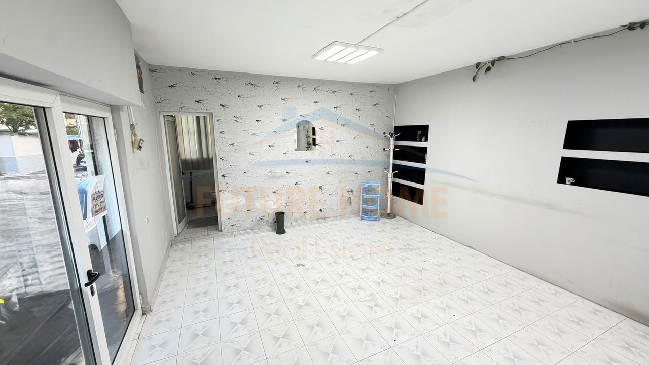 Apartment 1+1 and Business Premises for Sale, United School.