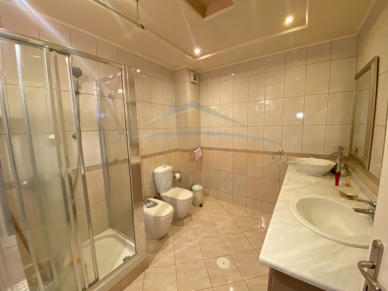 Shitet, Apartament 1+1, Kopshti Zoologjik, Tiranë.