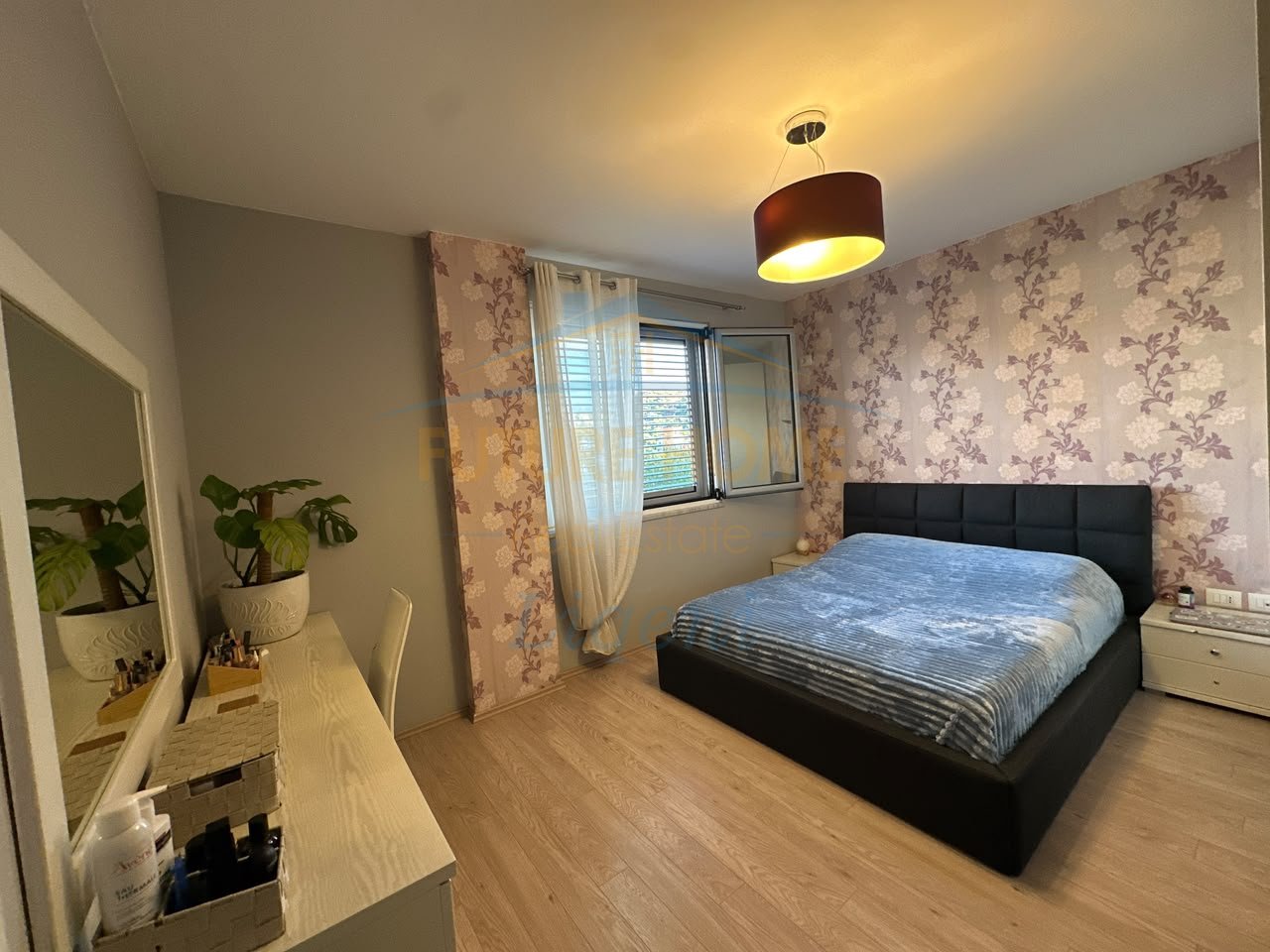Shitet, Apartament 2+1 +Post Parkim, Liqeni i Thatë, Tiranë 285,000 €