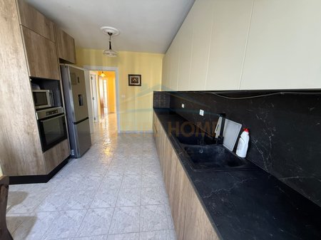 Qera, Apartament 2+1+2, Pallati me Shigjeta, Tiranë
