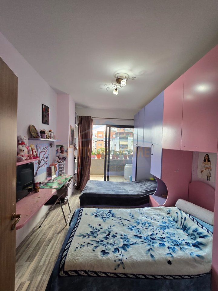 Shitet, Apartament 2+1+2, Kompleksi Molla, Tiranë