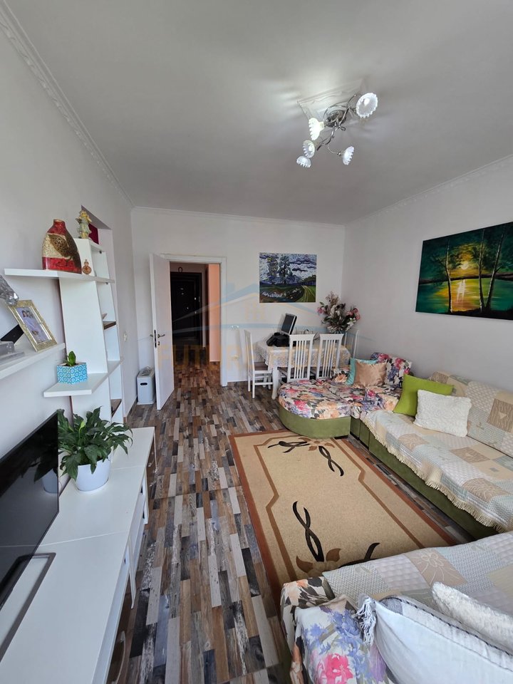 Shitet, Apartament 2+1+2, Kompleksi Molla, Tiranë