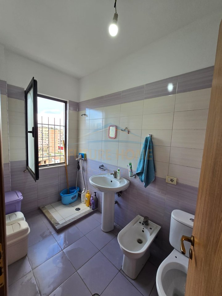Shitet, Apartament 2+1+2, Kompleksi Molla, Tiranë