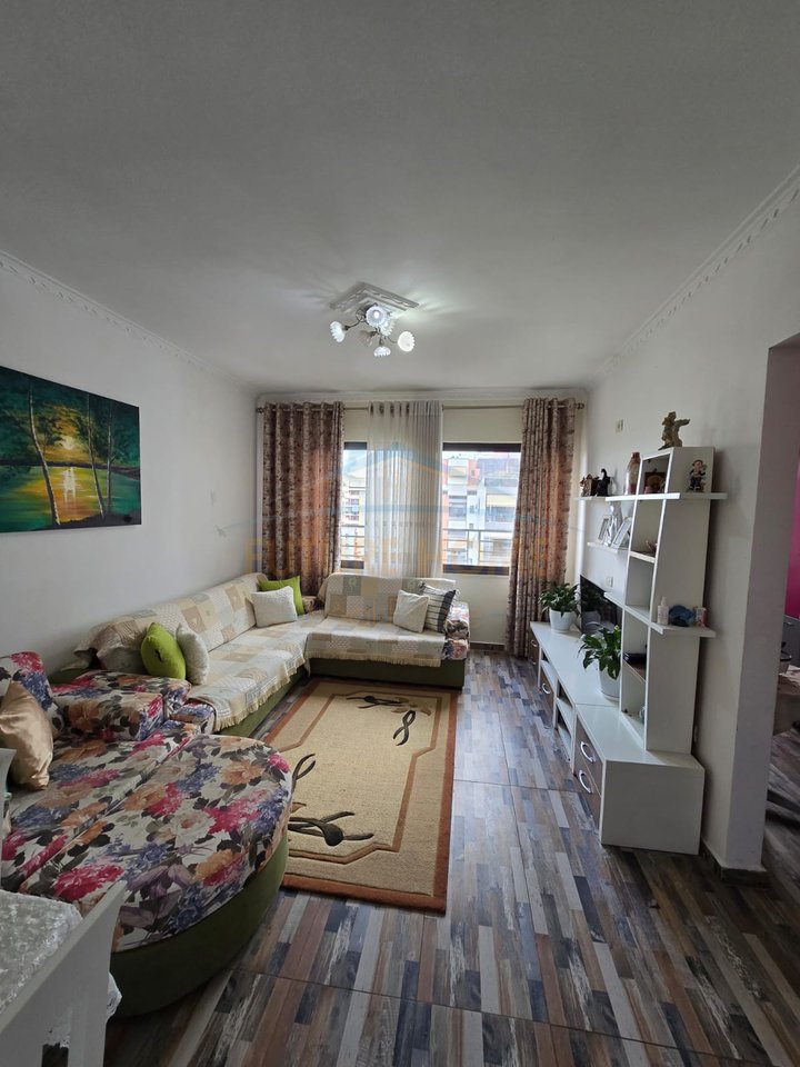 Shitet, Apartament 2+1+2, Kompleksi Molla, Tiranë