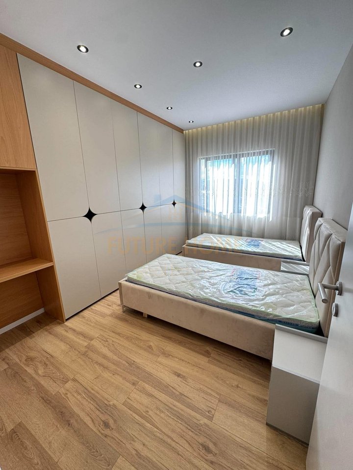 Shitet, Apartament 2+1, Unaza e Re