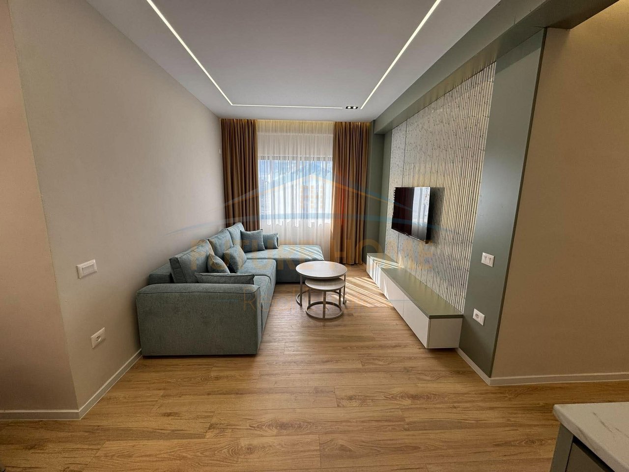 Shitet, Apartament 2+1, Unaza e Re