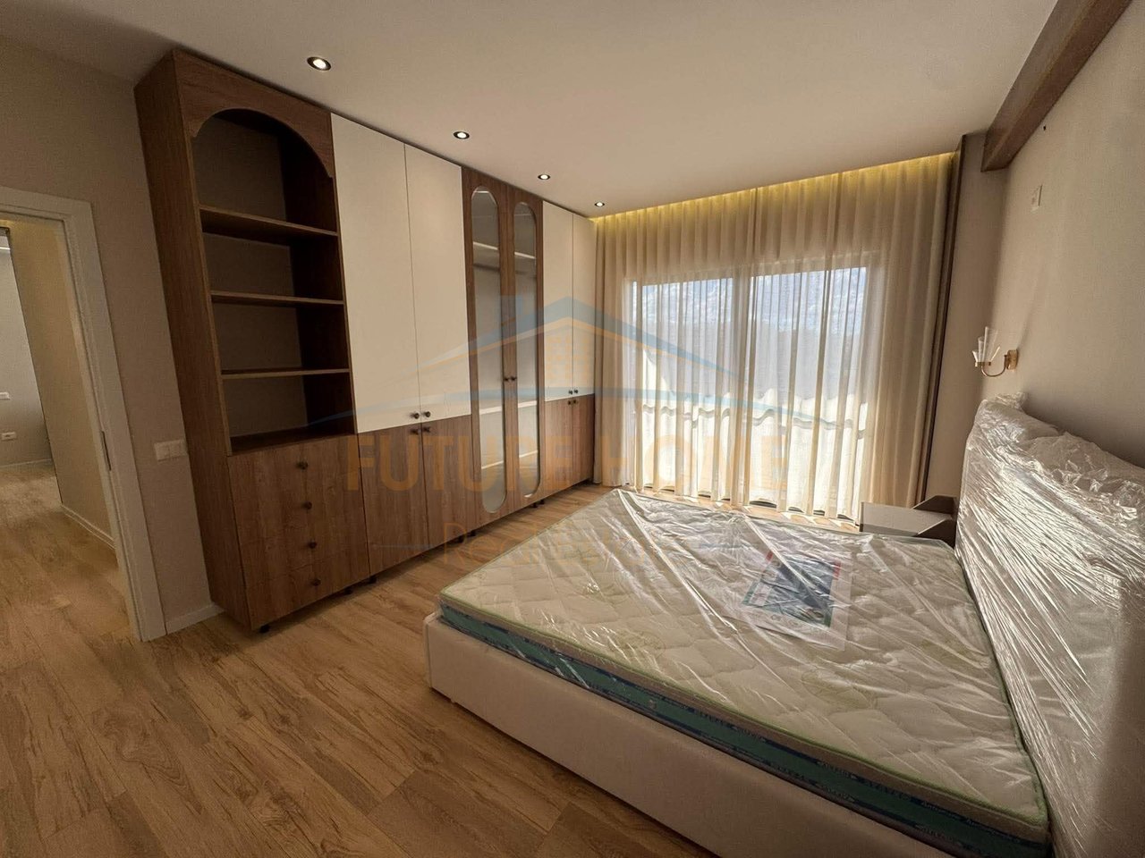 Shitet, Apartament 2+1, Unaza e Re