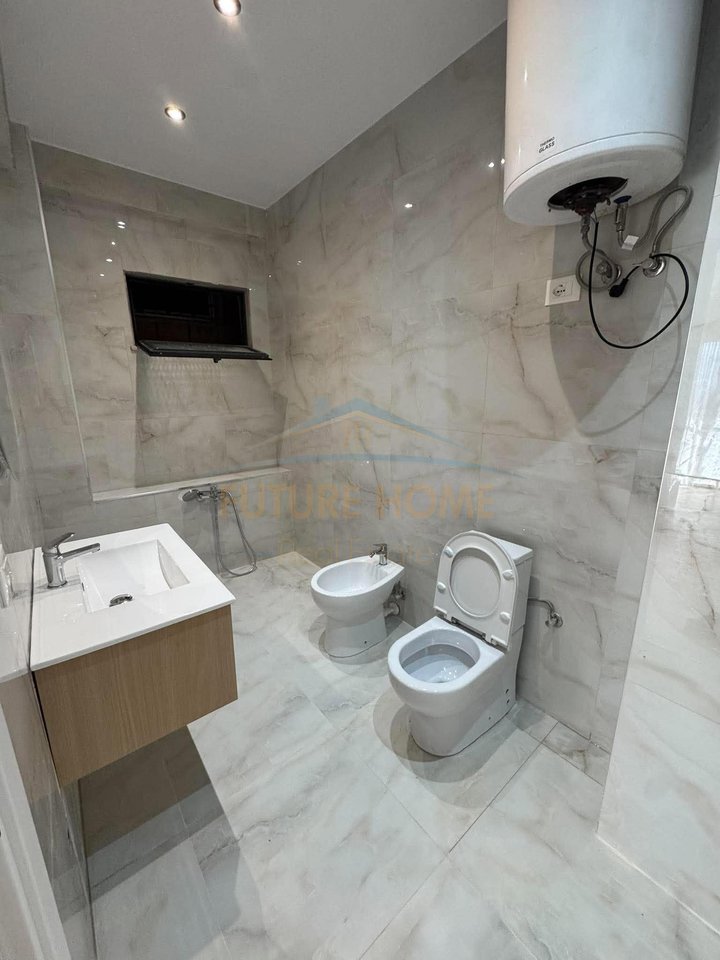 Shitet, Apartament 2+1, Unaza e Re
