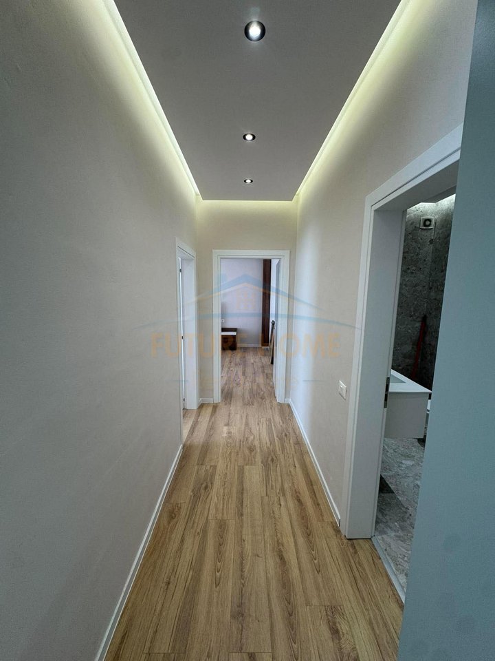 Shitet, Apartament 2+1, Unaza e Re