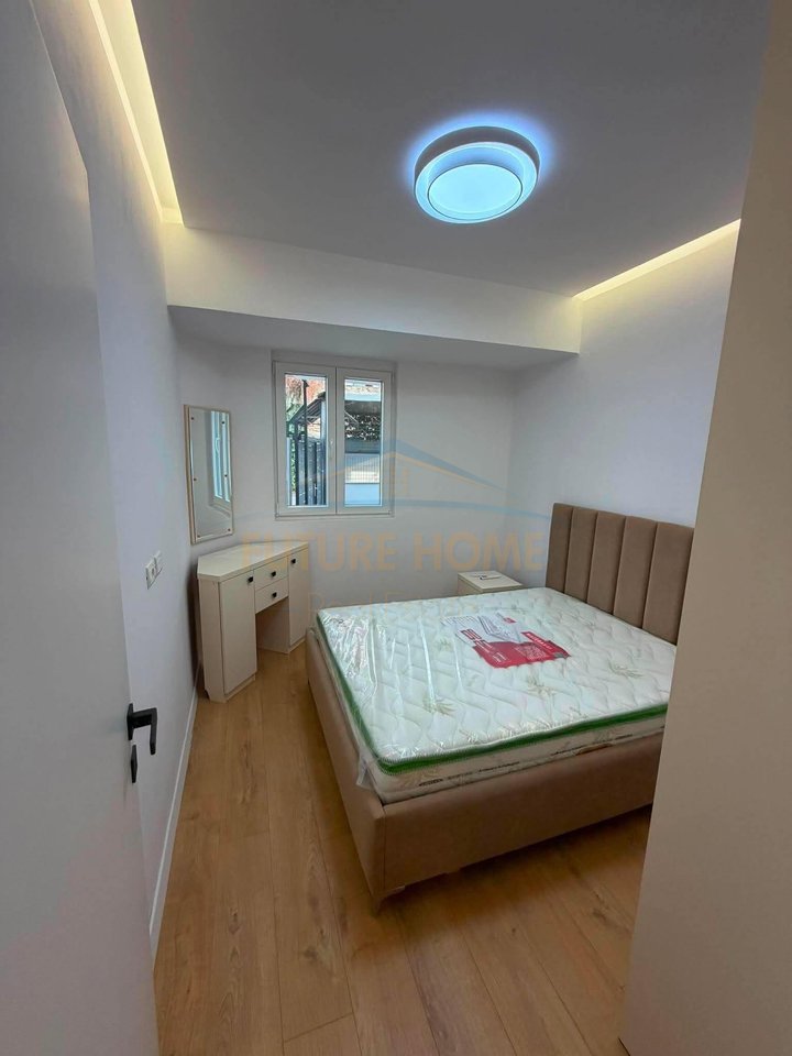 Shitet, 2 Apartamente, Laprake