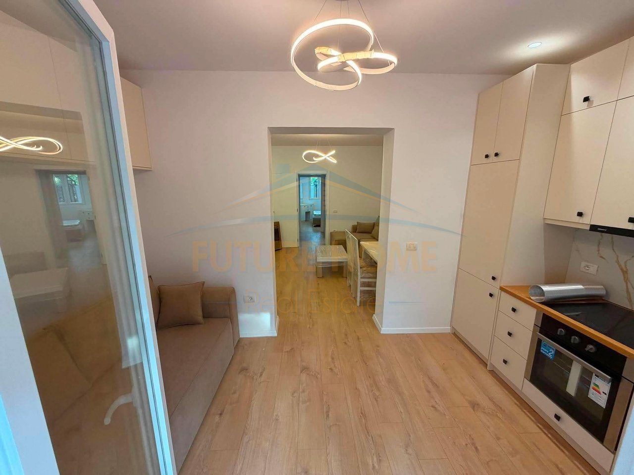 Shitet, 2 Apartamente, Laprake