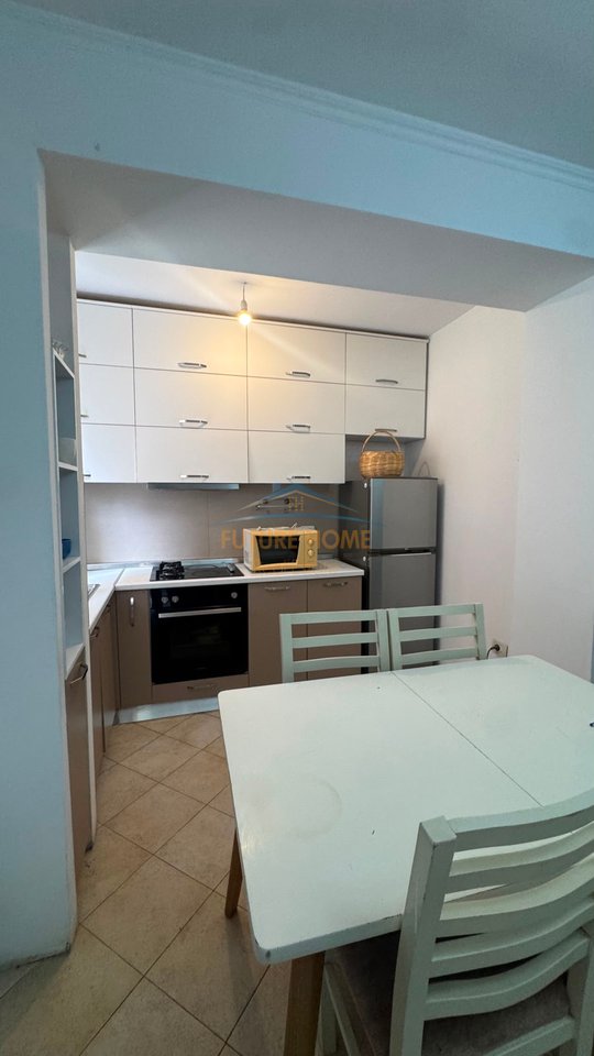 Shitet, Apartament 3+1, Rruga Fortuzi, Tiranë