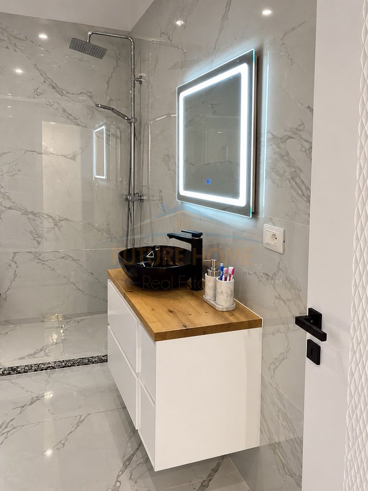 For sale, 1+1 apartment, Lungomare, Vlorë.