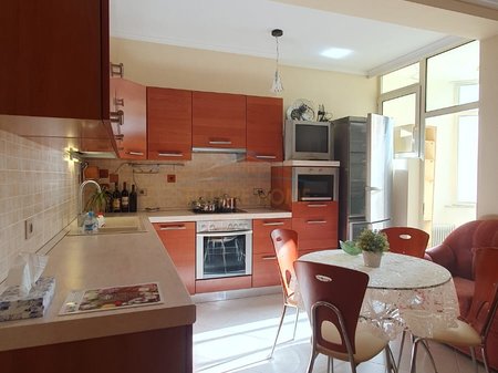 Qera,Apartament 2+1+2, Komuna e Parisit, Tirane
