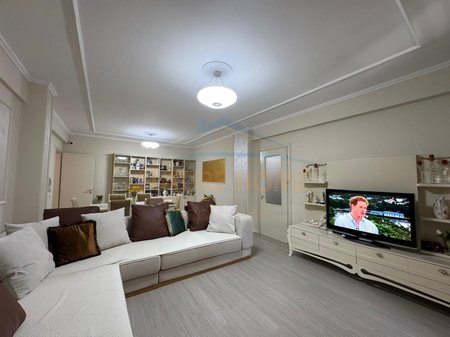 Shitet, Apartament 2+1+2, Stacioni i Trenit, Tiranë.
