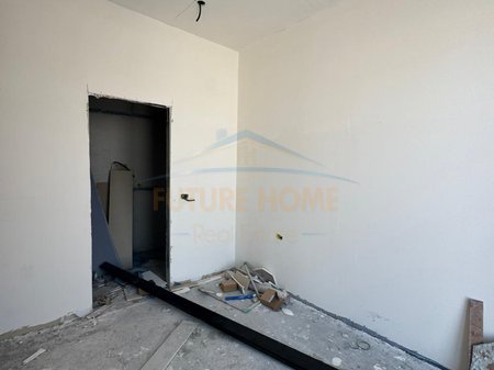 Shitet, Apartament 2+1+2, Yzberisht, Tiranë.