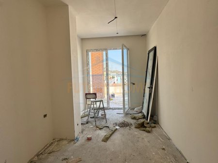 Shitet, Apartament 2+1+2, Yzberisht, Tiranë.